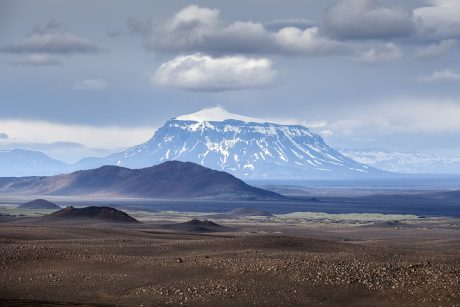 iceland mountain volcano landscape 1211171